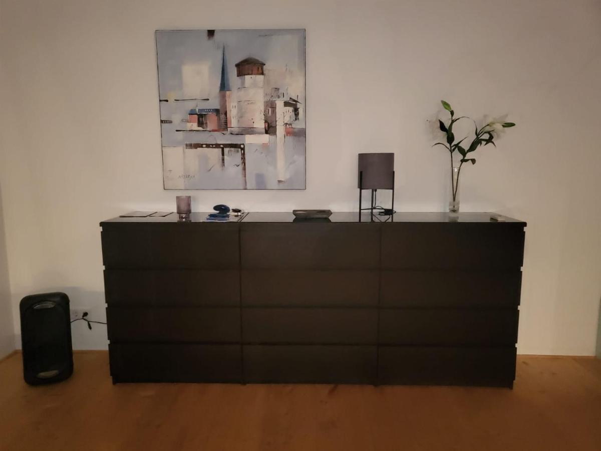Tritt Ein Bring Glueck Herein - Exquisite 75 Qm - Messenaehe - Parkplatz - Flughafennaehe Дюссельдорф Екстер'єр фото